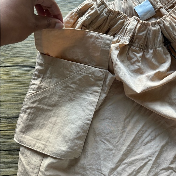 SHORTS NIKE SPORTSWEAR ESSENTIAL WOMEN'S WOVEN HIGH-RISE SHORTS - Picture 10 of 12